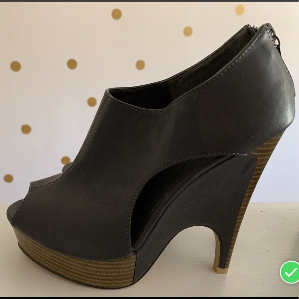 Shoedazzle wedges
